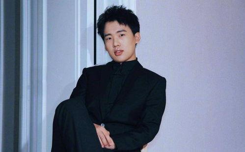 娱乐吃瓜郭麒麟,娱乐界的吃瓜达人，揭秘娱乐圈幕后故事  第2张