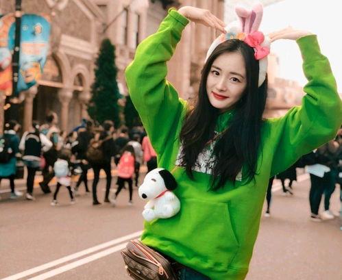 娱乐吃瓜壁纸图片可爱女,可爱女生娱乐吃瓜壁纸，带你领略青春活力  第2张